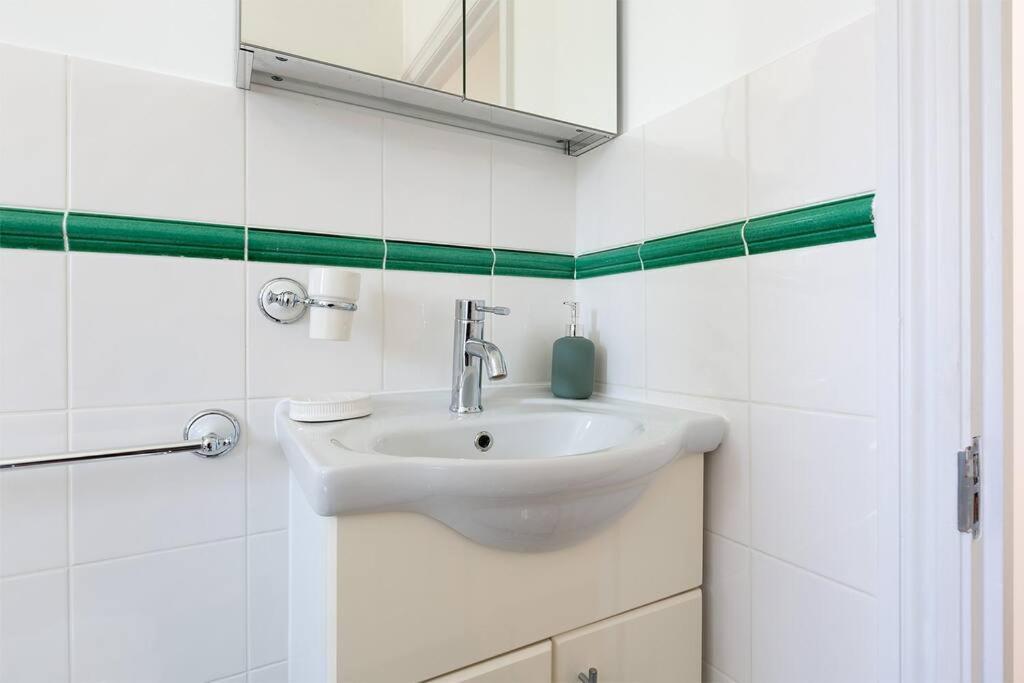 Spacious 3 Bedroom Flat With Terrace London Exterior foto