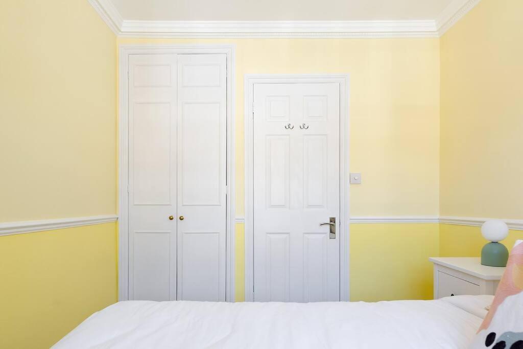Spacious 3 Bedroom Flat With Terrace London Exterior foto