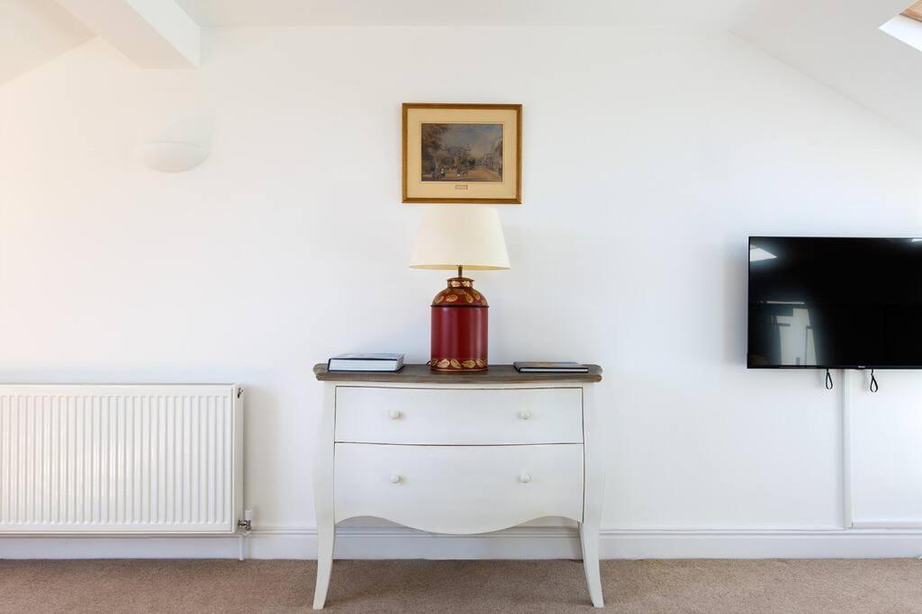Spacious 3 Bedroom Flat With Terrace London Exterior foto