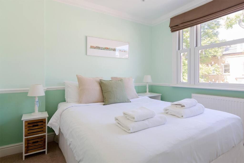 Spacious 3 Bedroom Flat With Terrace London Exterior foto