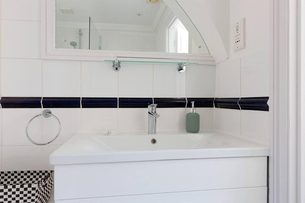 Spacious 3 Bedroom Flat With Terrace London Exterior foto